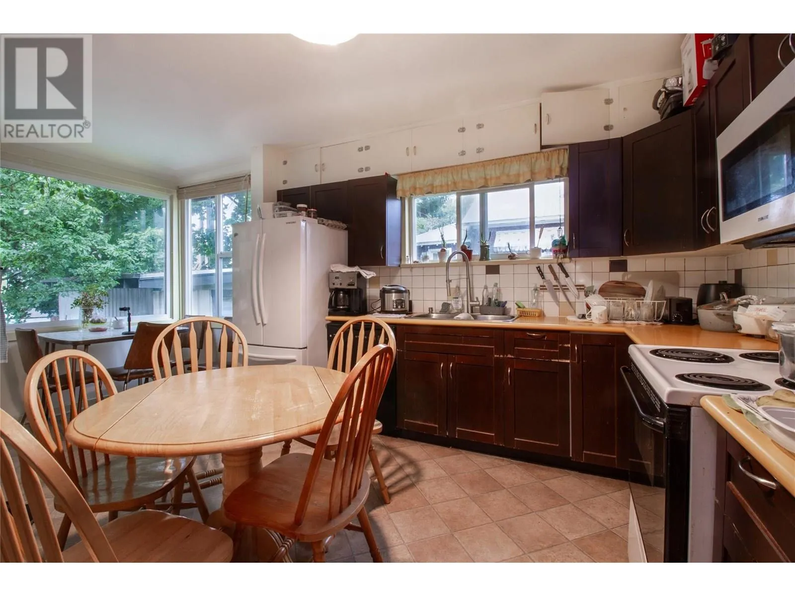 303 Second Street W