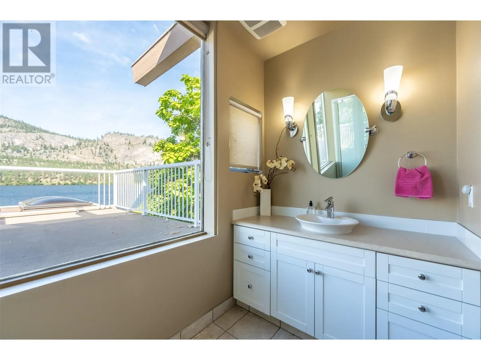 3120 Vaseux Lake Crescent