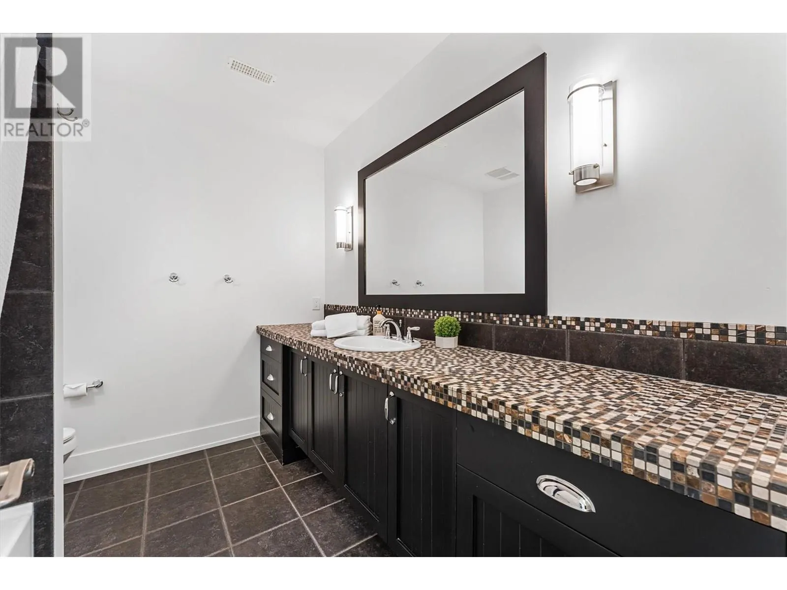 982 Long Ridge Court