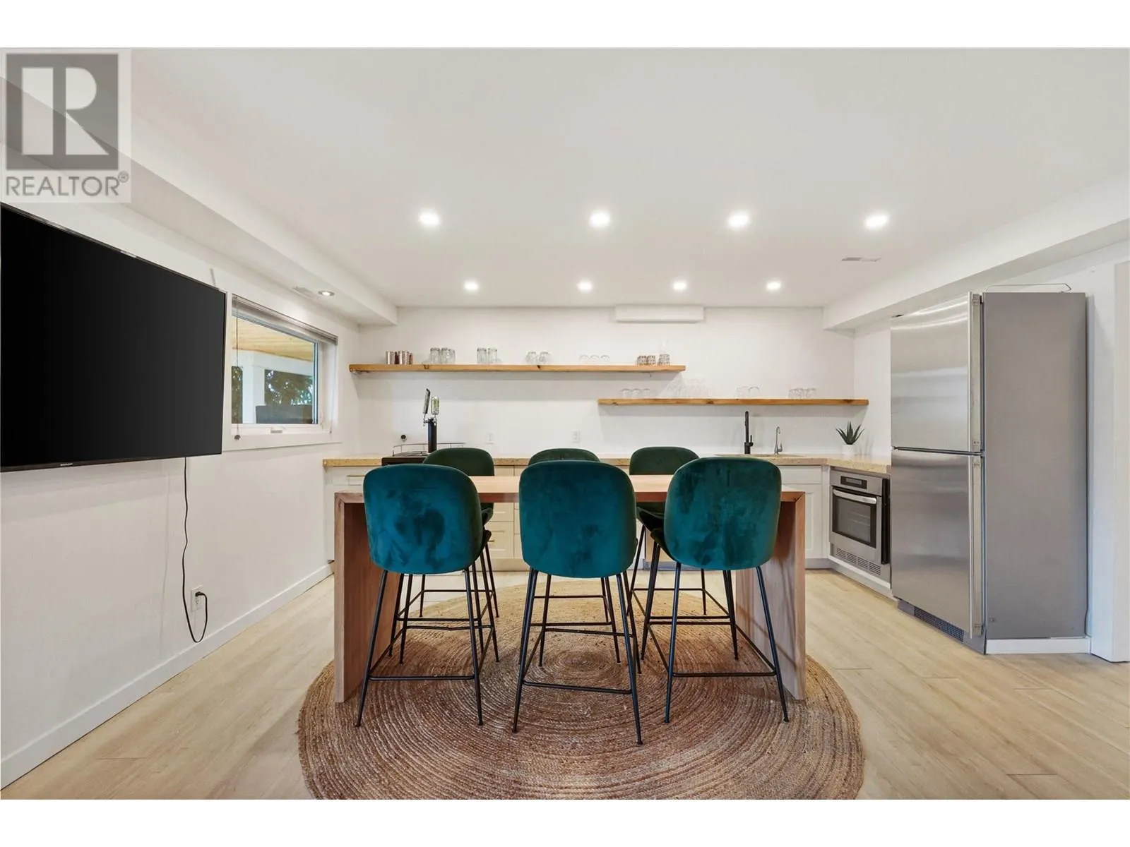 1876 Dewdney Road