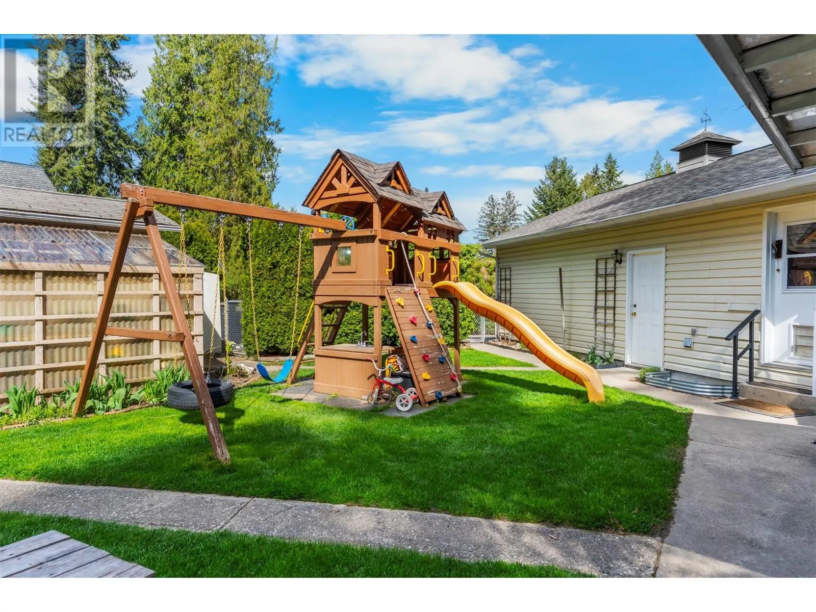 3445 Sidney Crescent