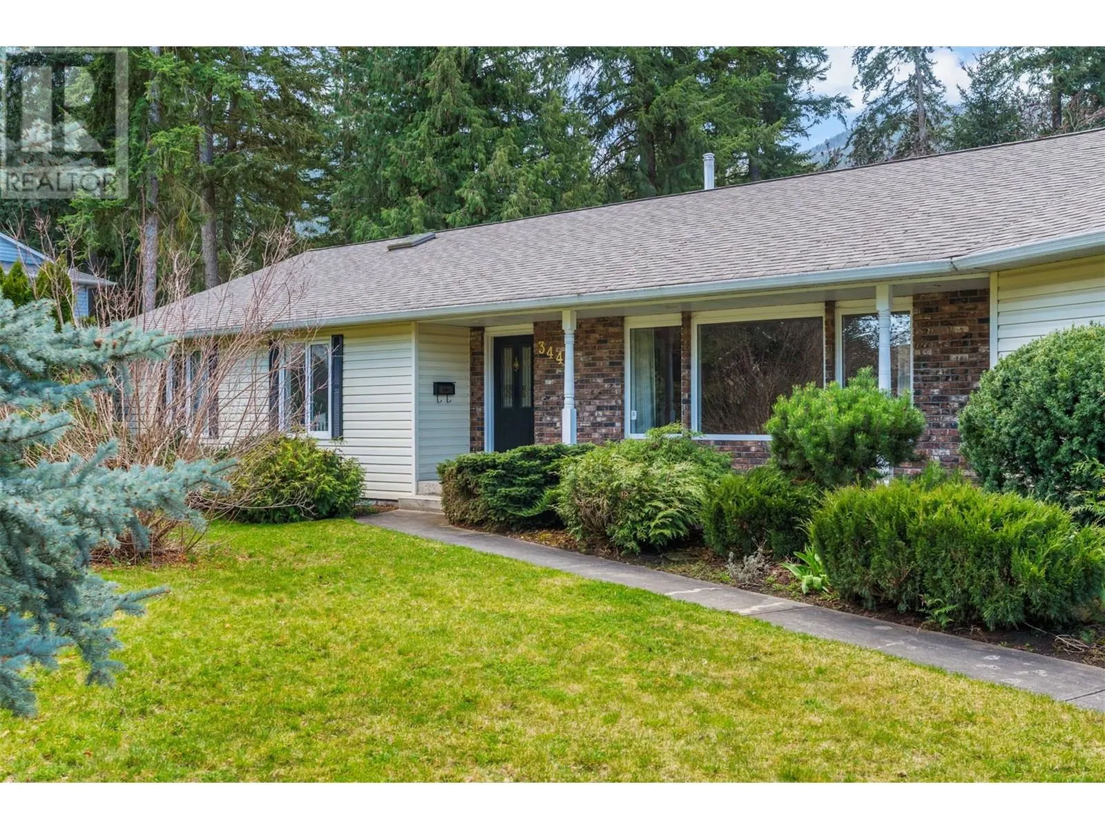3445 Sidney Crescent