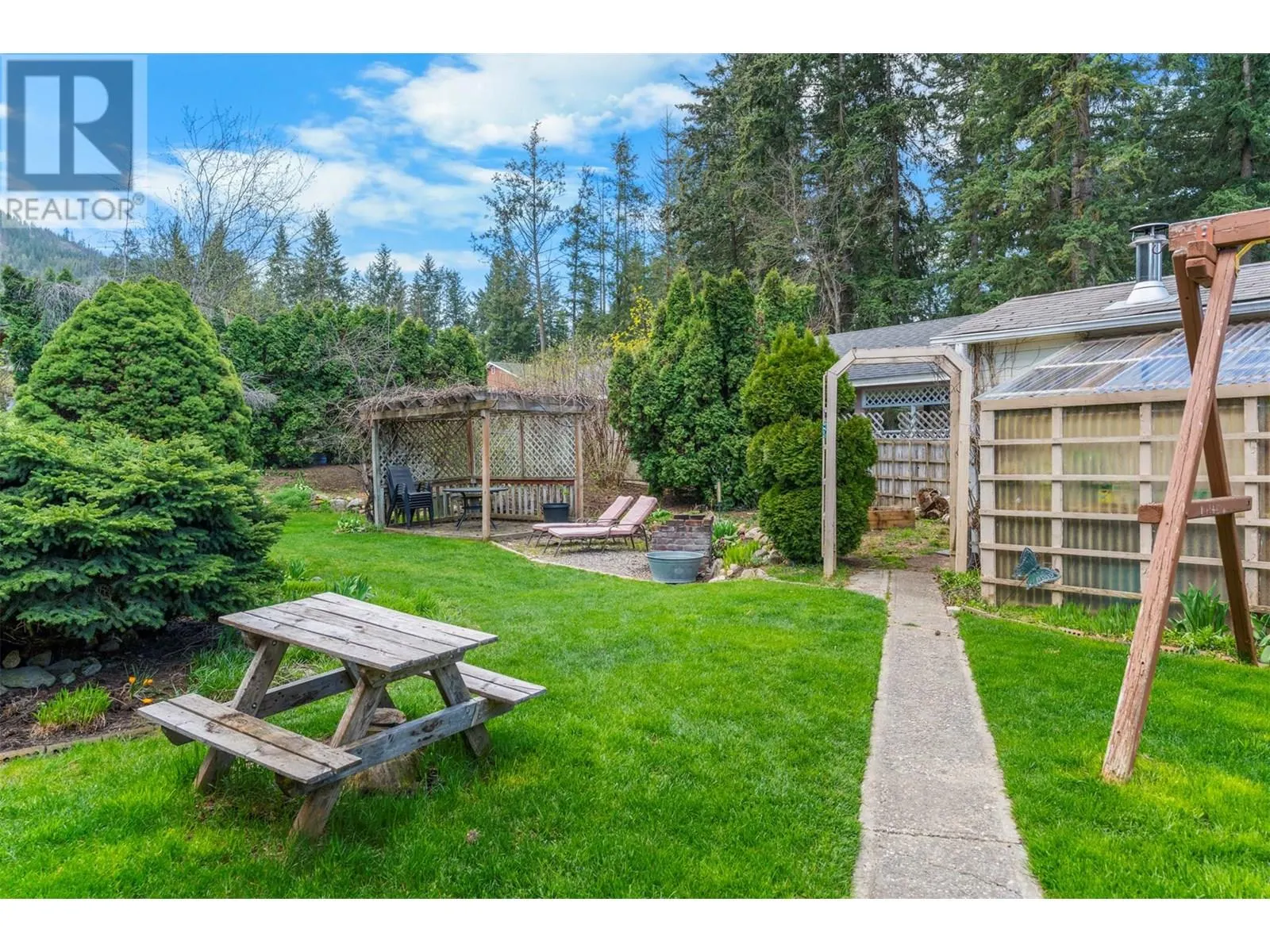 3445 Sidney Crescent