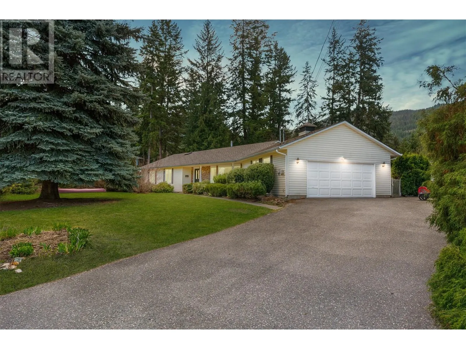3445 Sidney Crescent