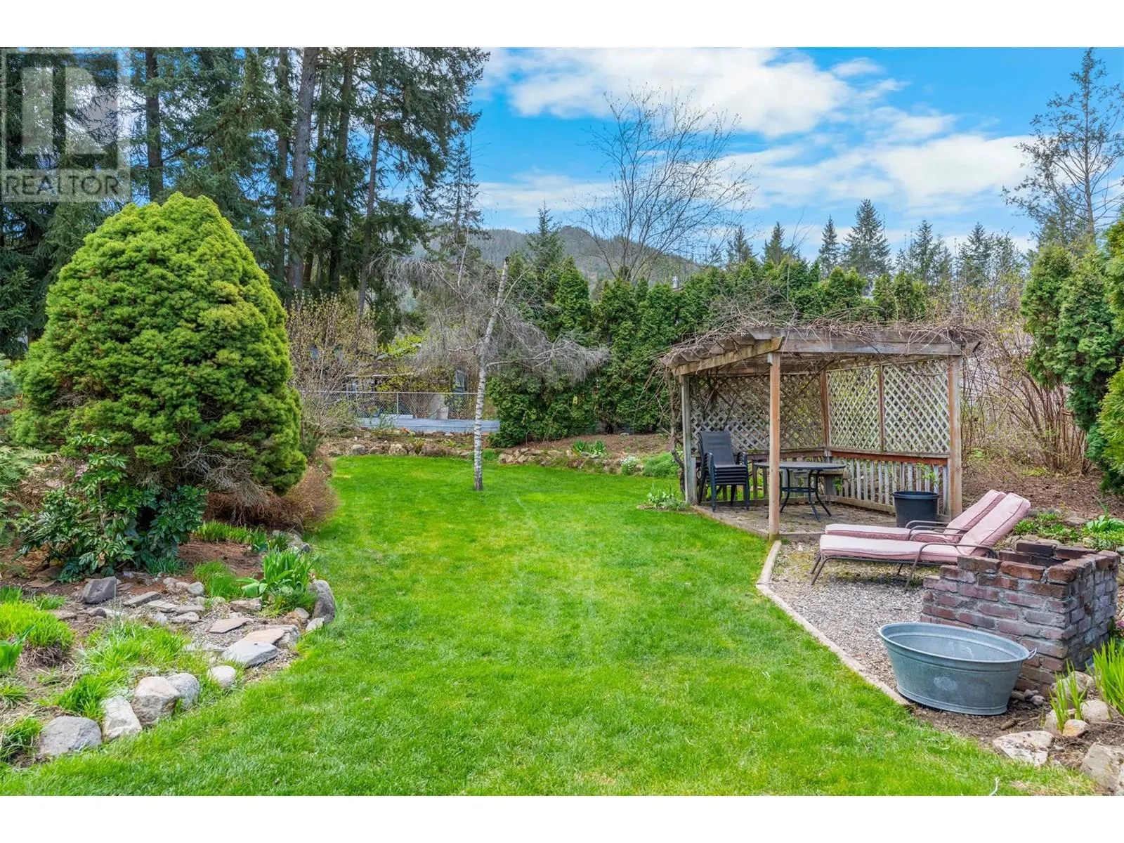 3445 Sidney Crescent