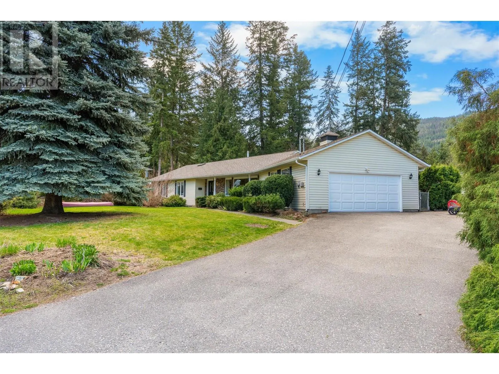 3445 Sidney Crescent