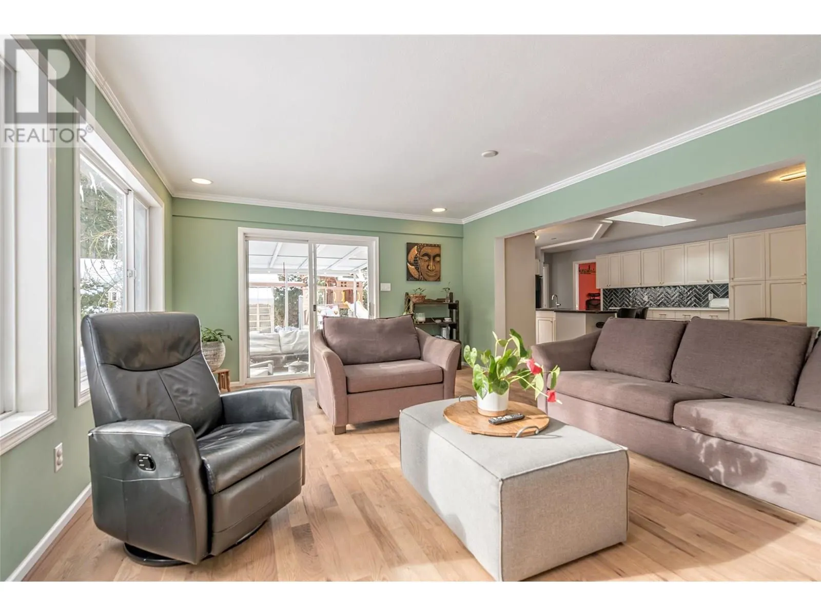 3445 Sidney Crescent