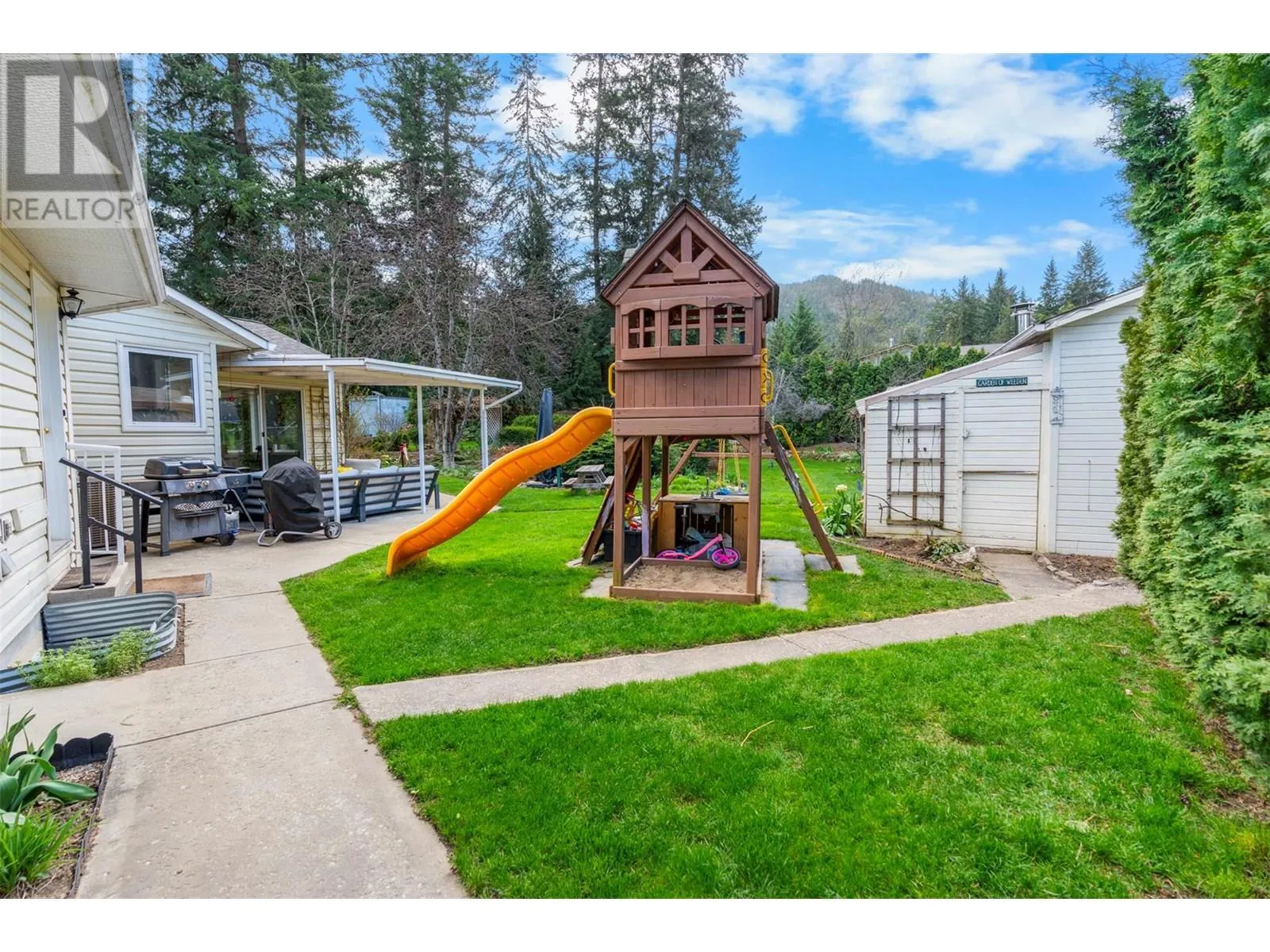 3445 Sidney Crescent