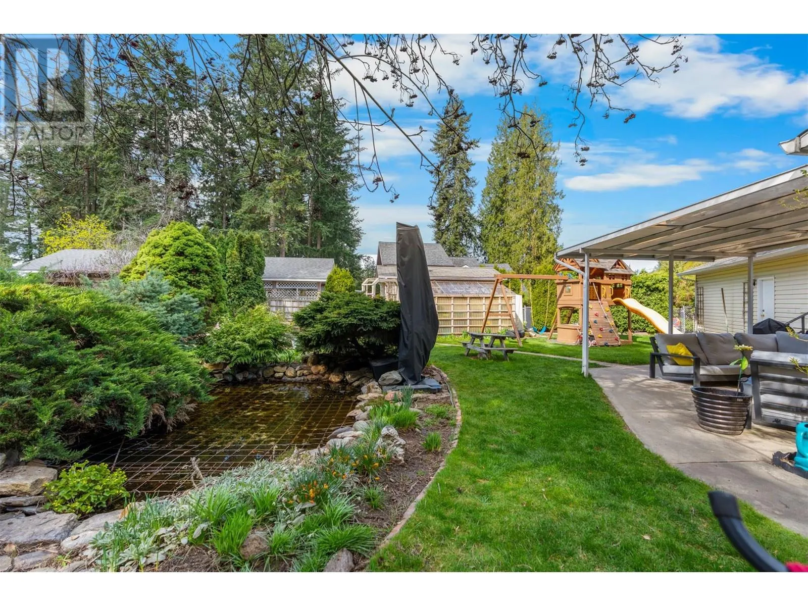3445 Sidney Crescent