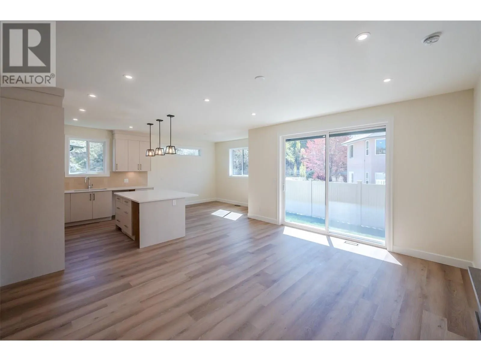 255 BENTGRASS Avenue
