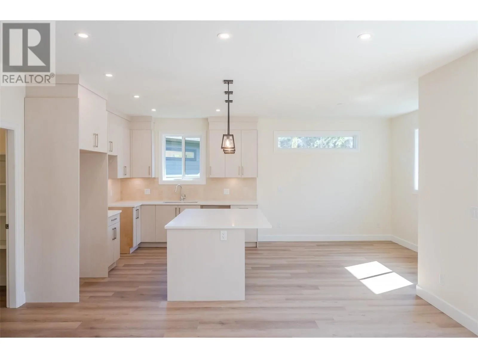 255 BENTGRASS Avenue
