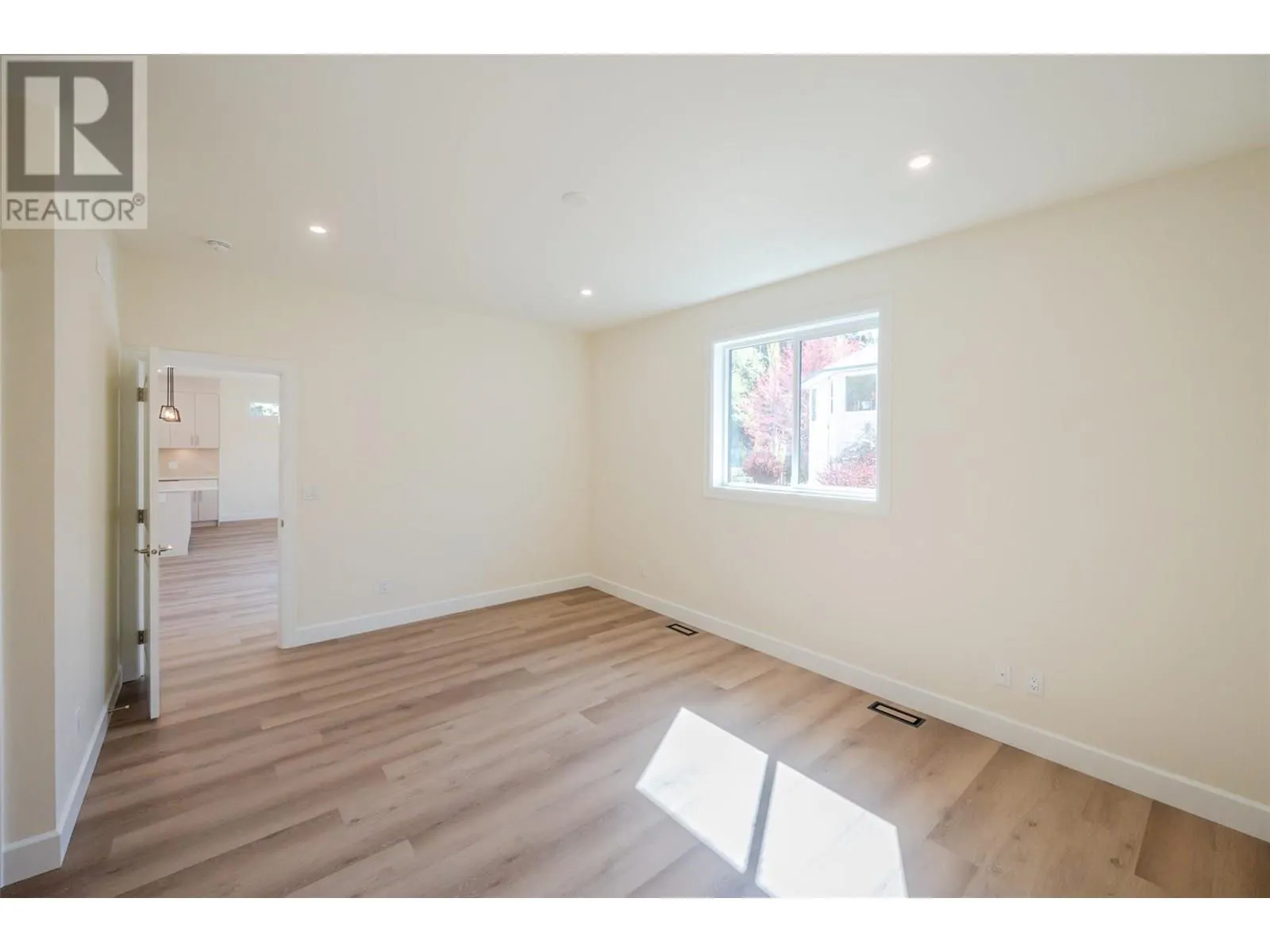 255 BENTGRASS Avenue