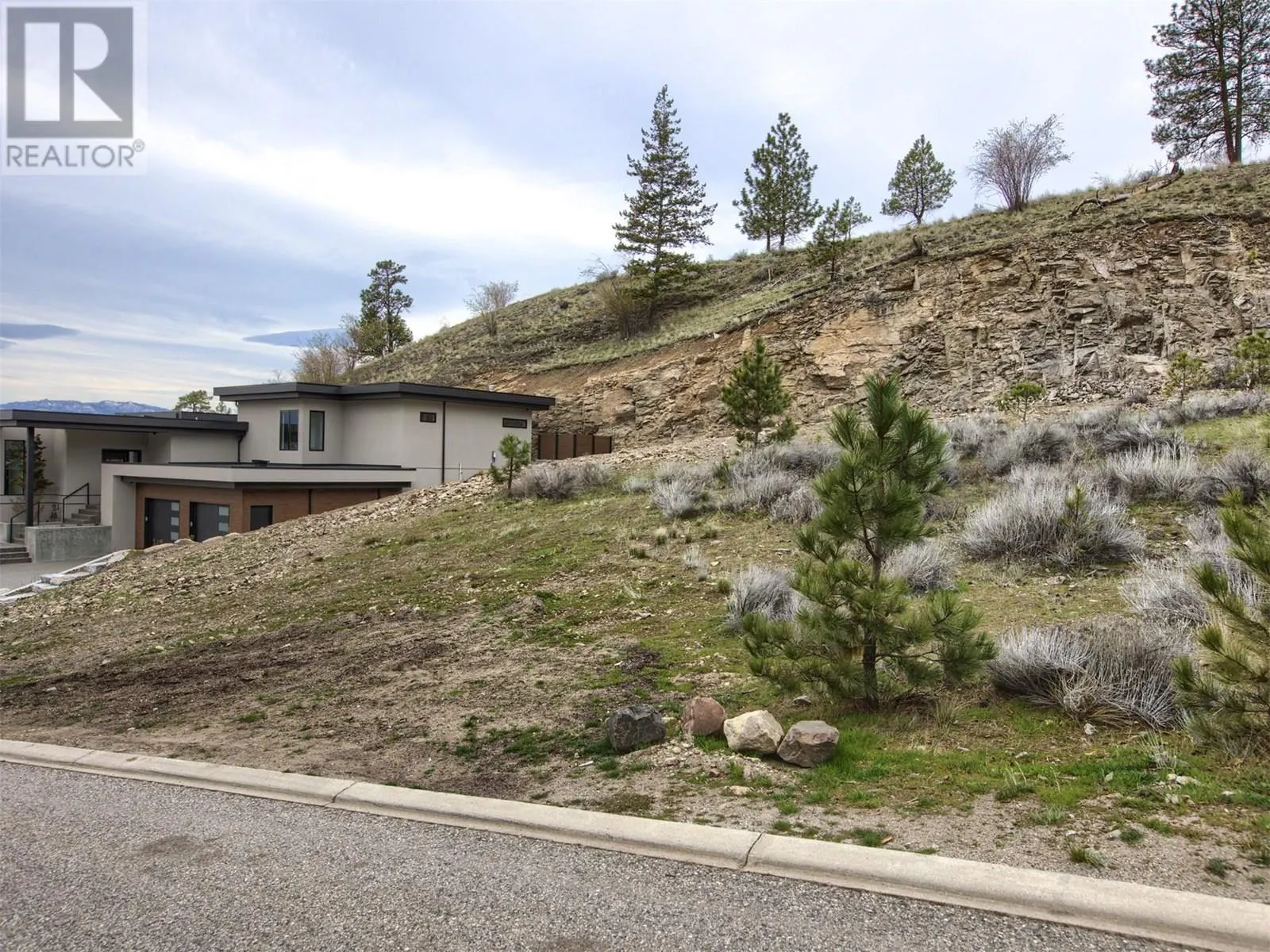 720 Pinehaven Court
