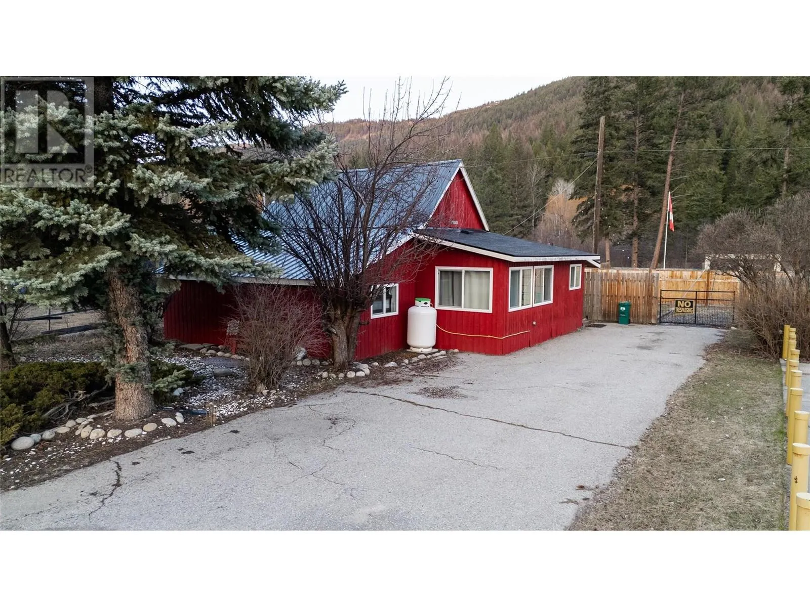 5844 Highway 33