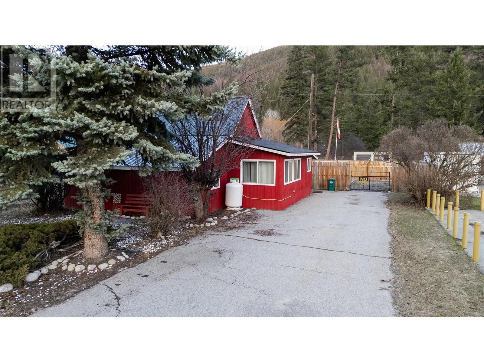 5844 Highway 33