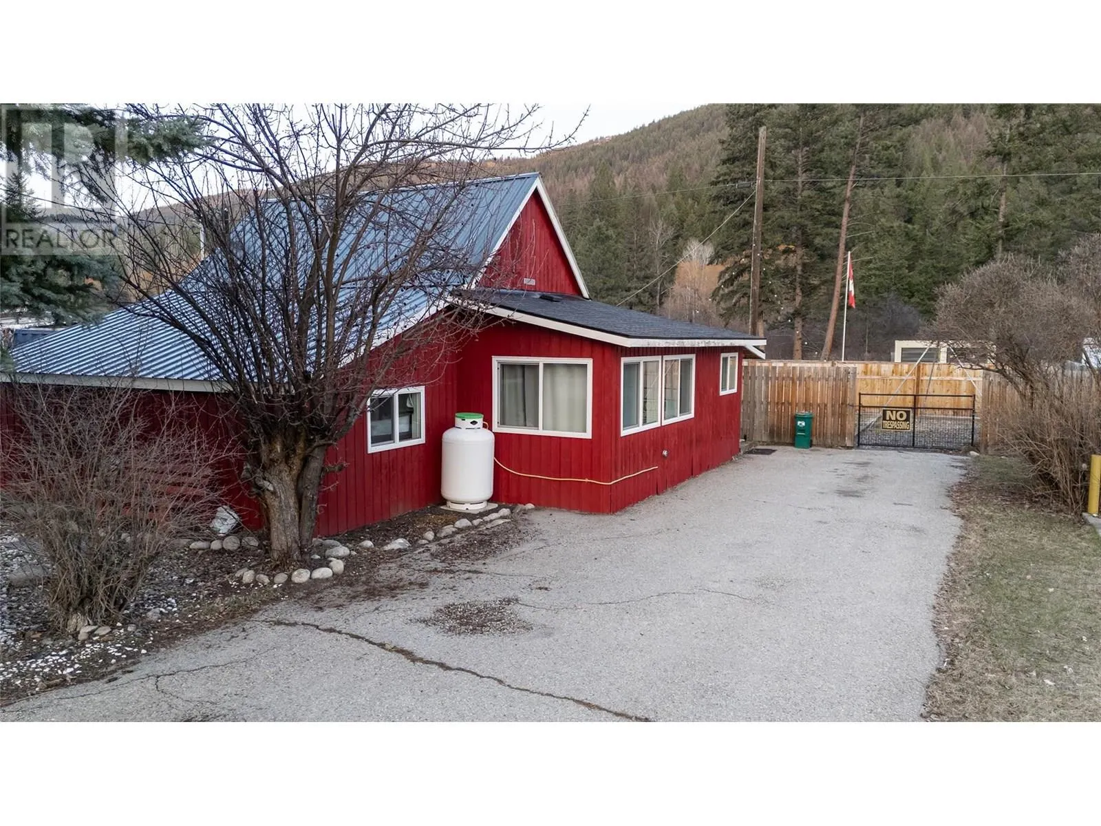 5844 Highway 33