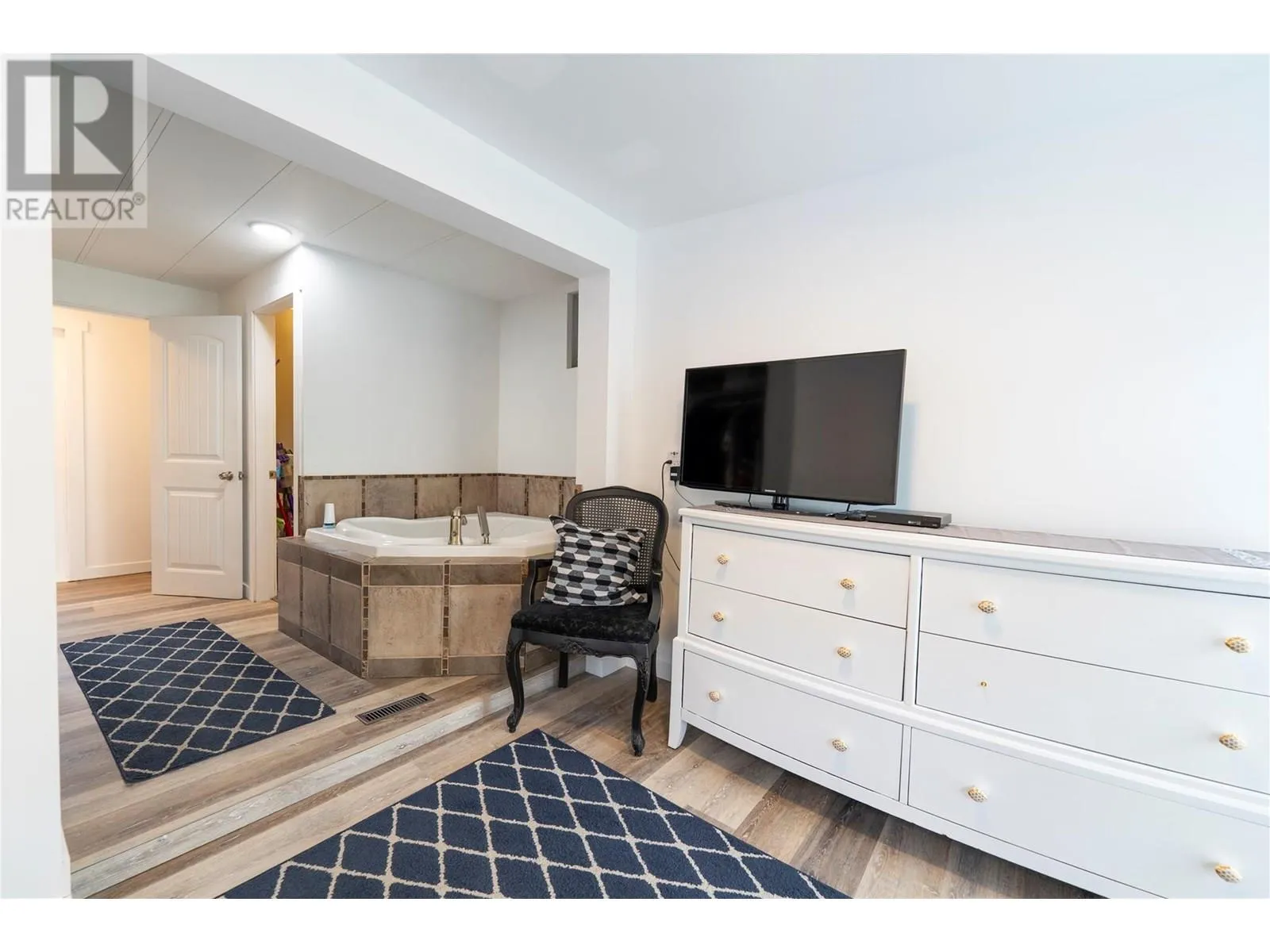 1860 Boucherie Road Unit# 108