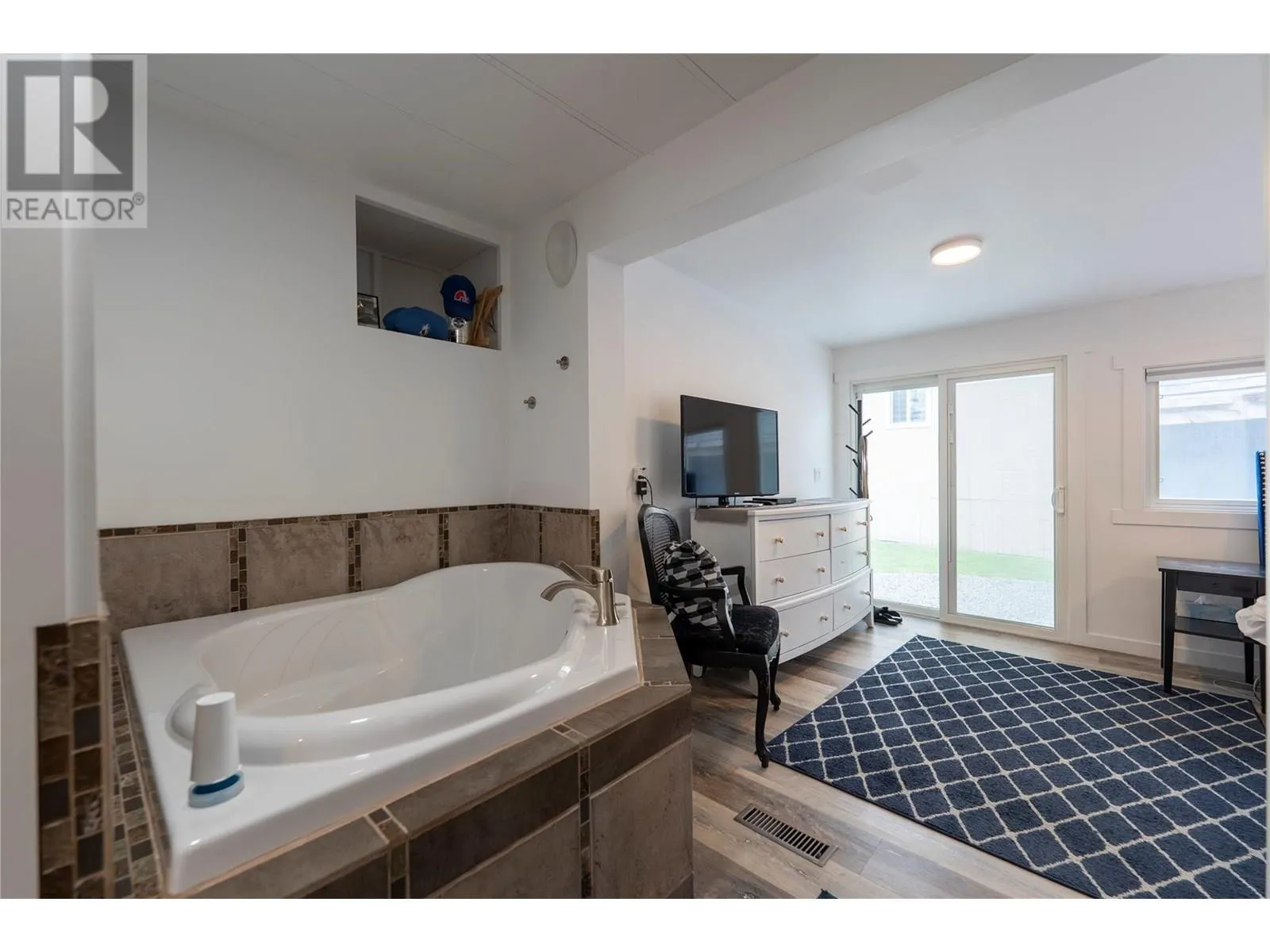 1860 Boucherie Road Unit# 108