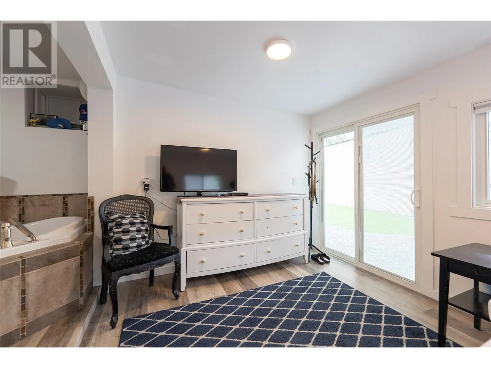 1860 Boucherie Road Unit# 108