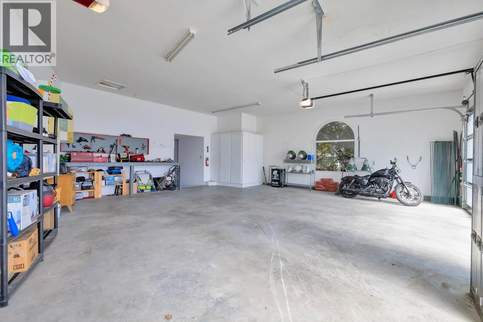 4812 Lakeshore Place