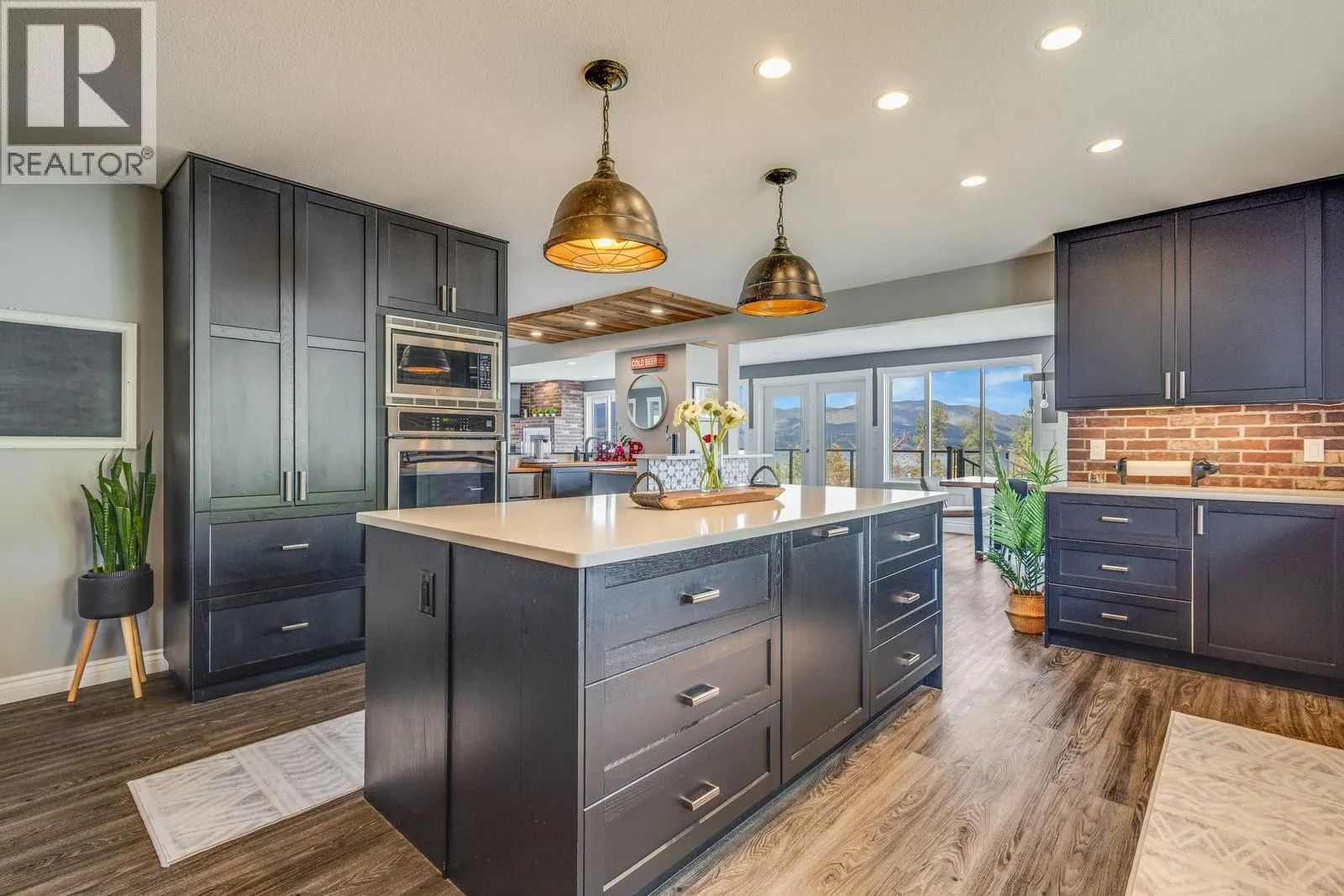4812 Lakeshore Place