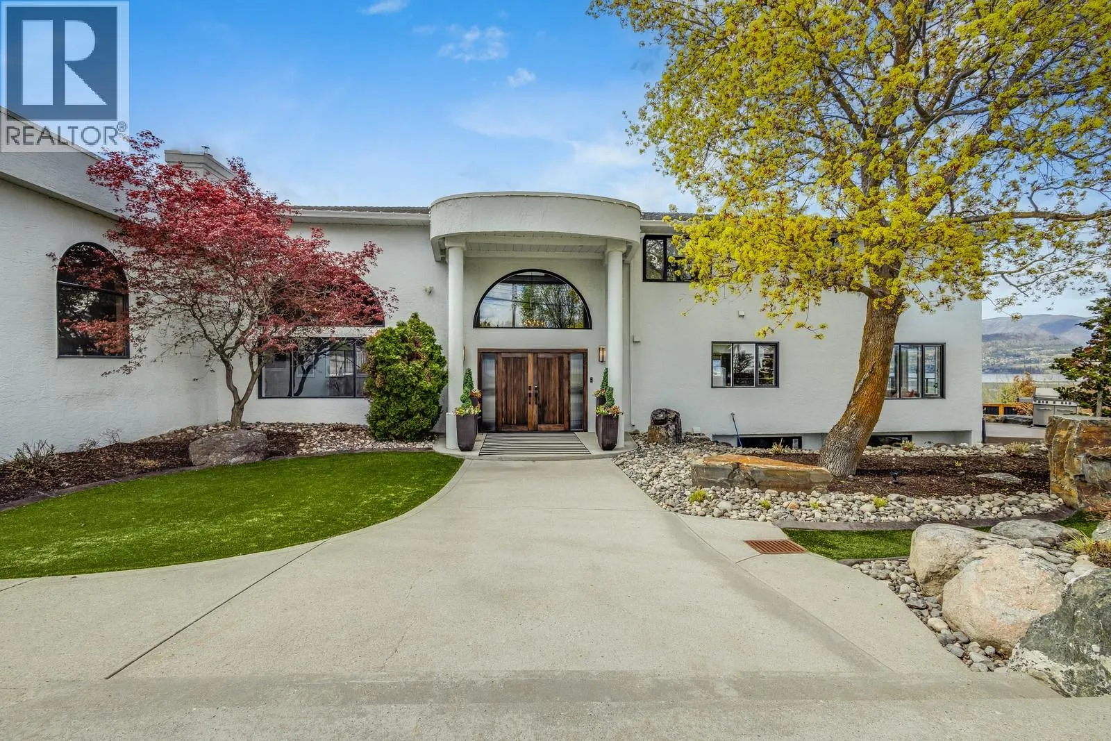 4812 Lakeshore Place