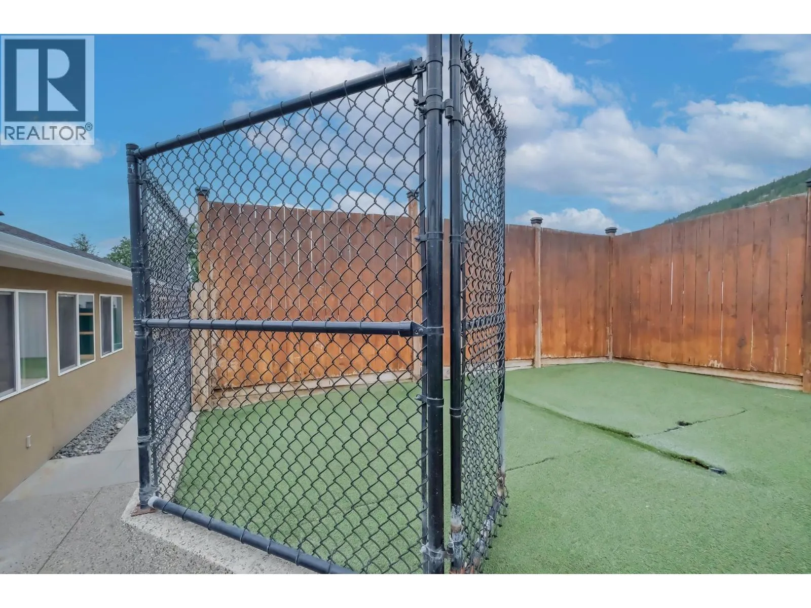 260 Upper Bench Road North
