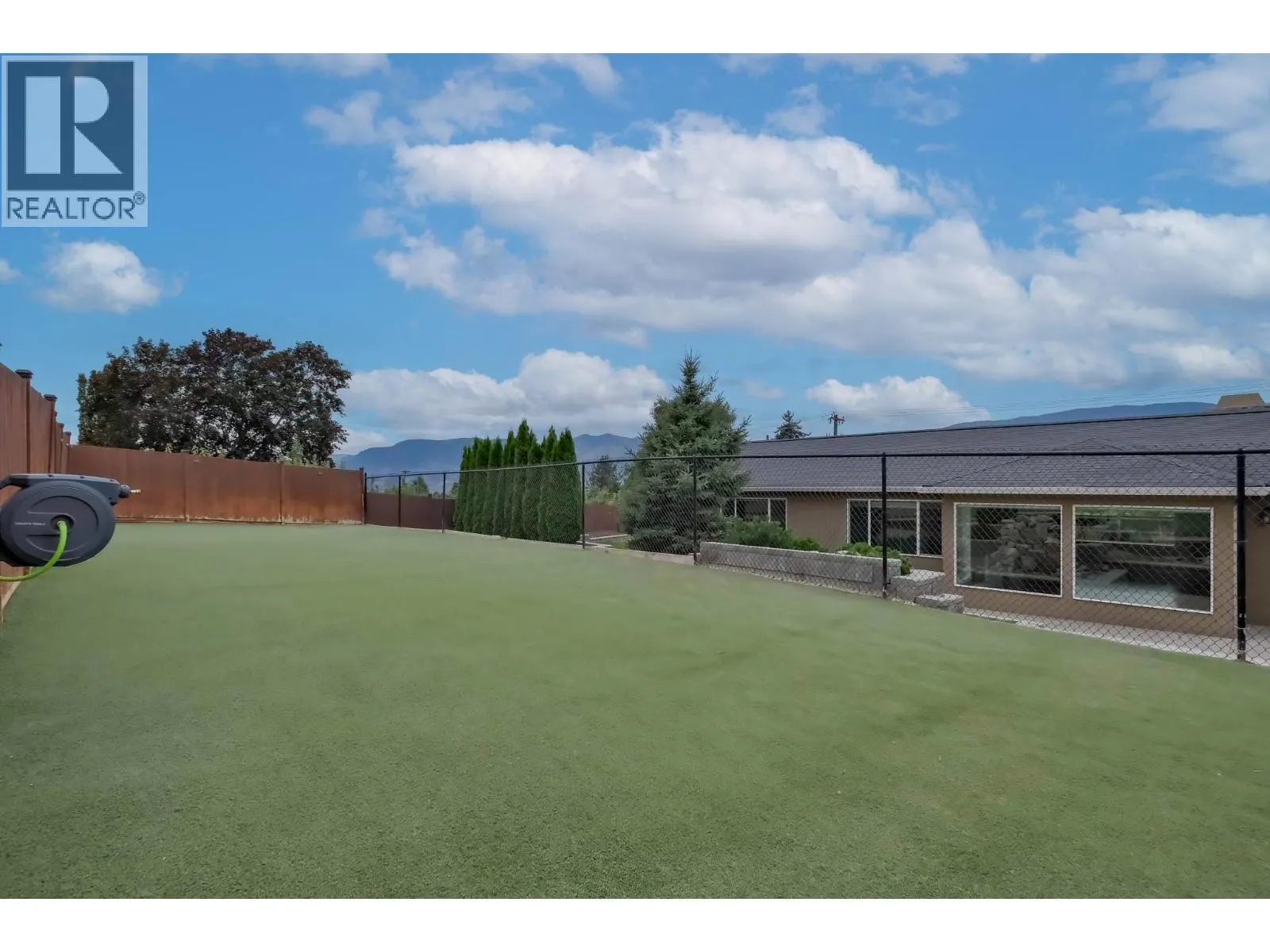 260 Upper Bench Road North