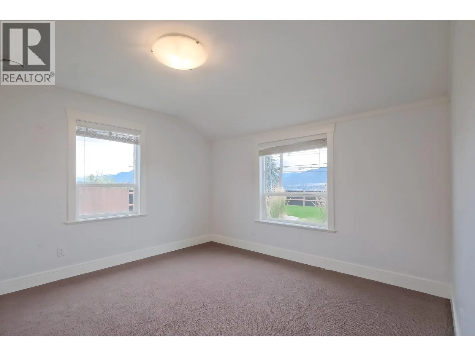 260 Upper Bench Road North