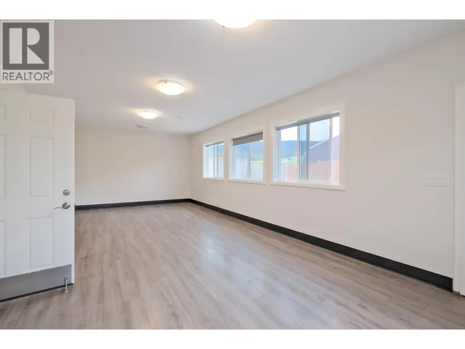 260 Upper Bench Road North