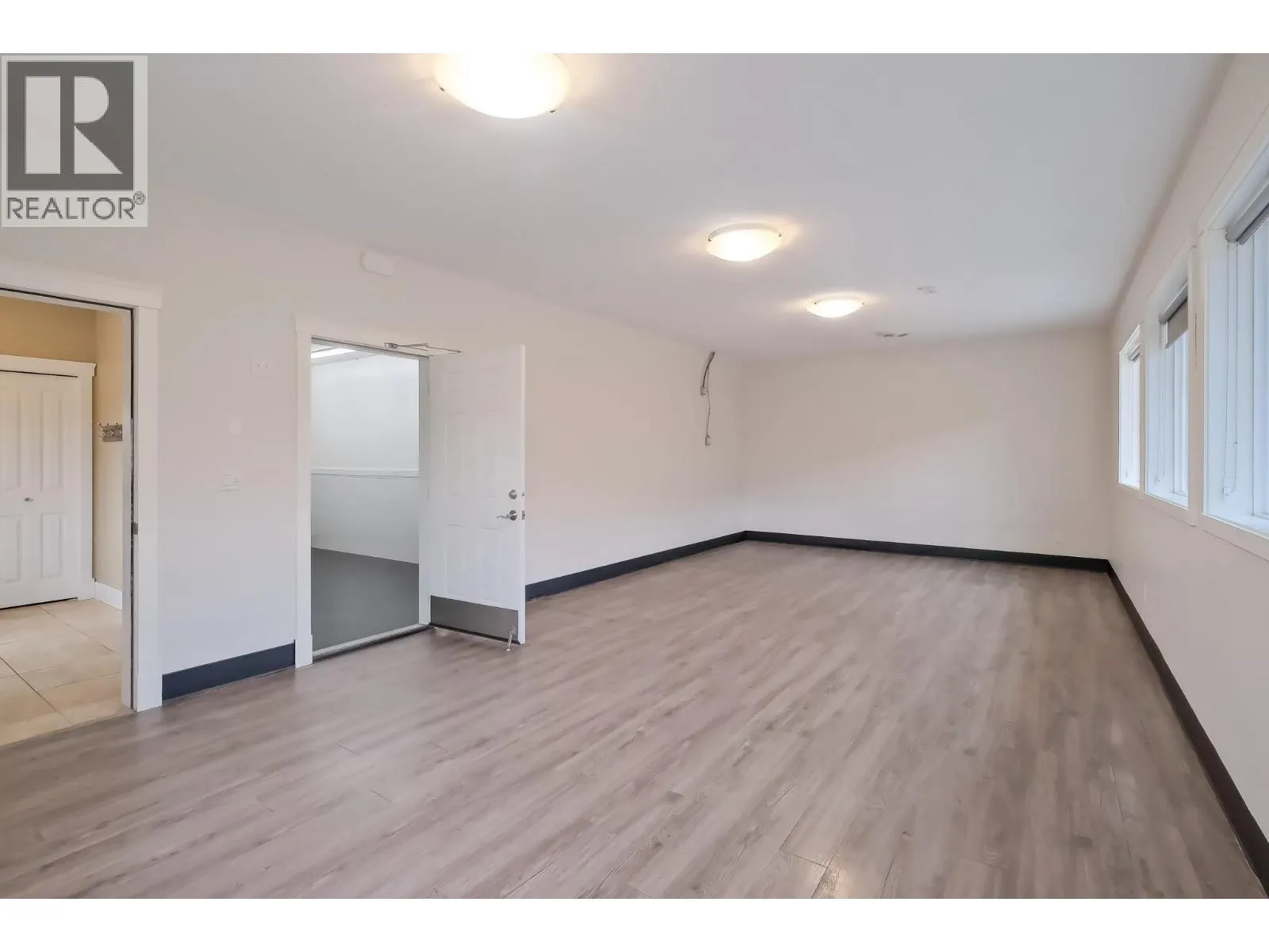 260 Upper Bench Road North