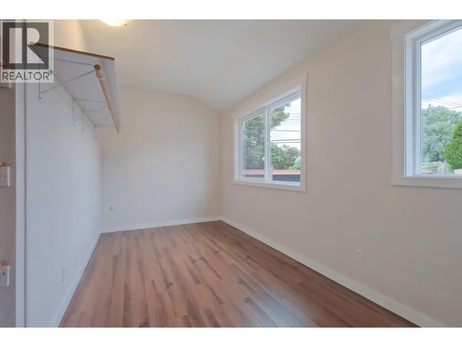 260 Upper Bench Road North