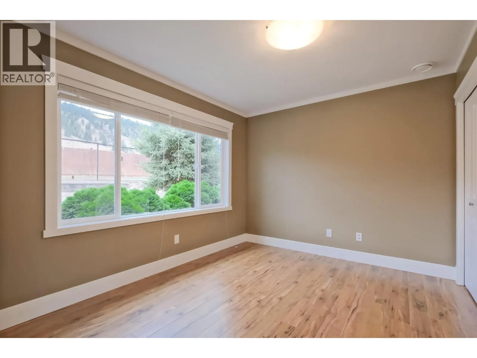 260 Upper Bench Road North