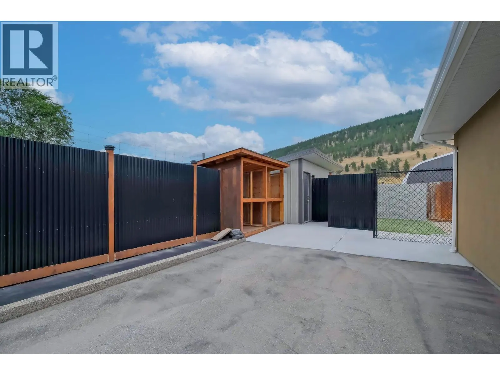 260 Upper Bench Road North