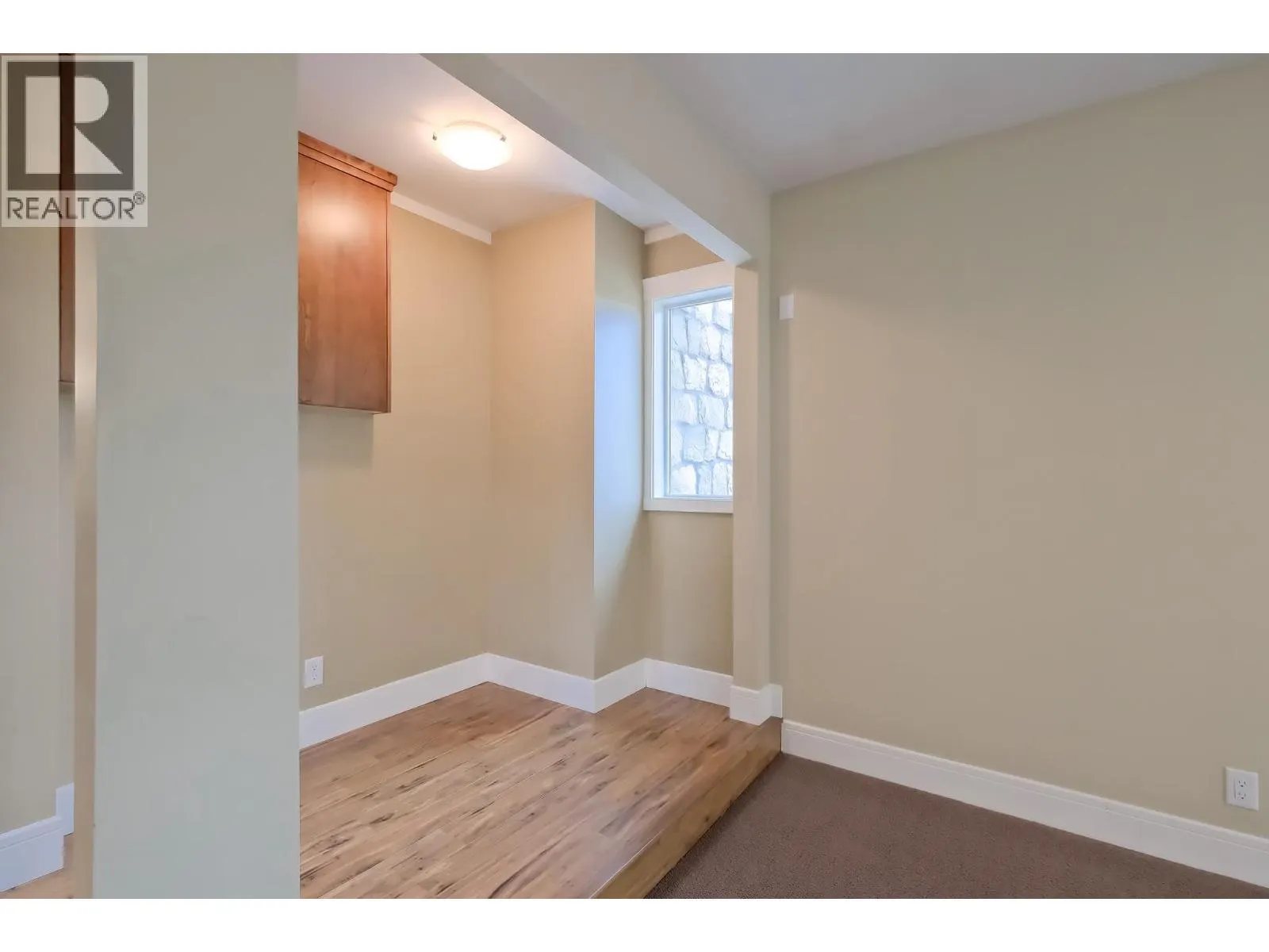 260 Upper Bench Road North