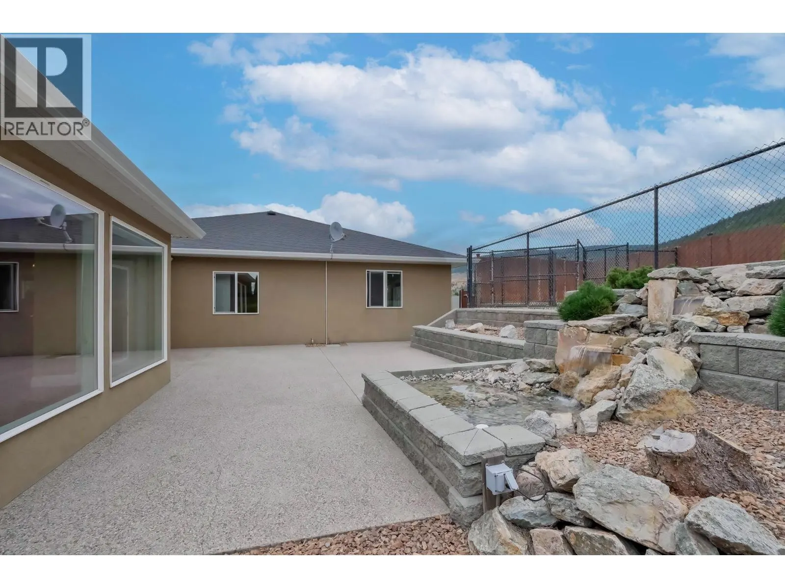 260 Upper Bench Road North