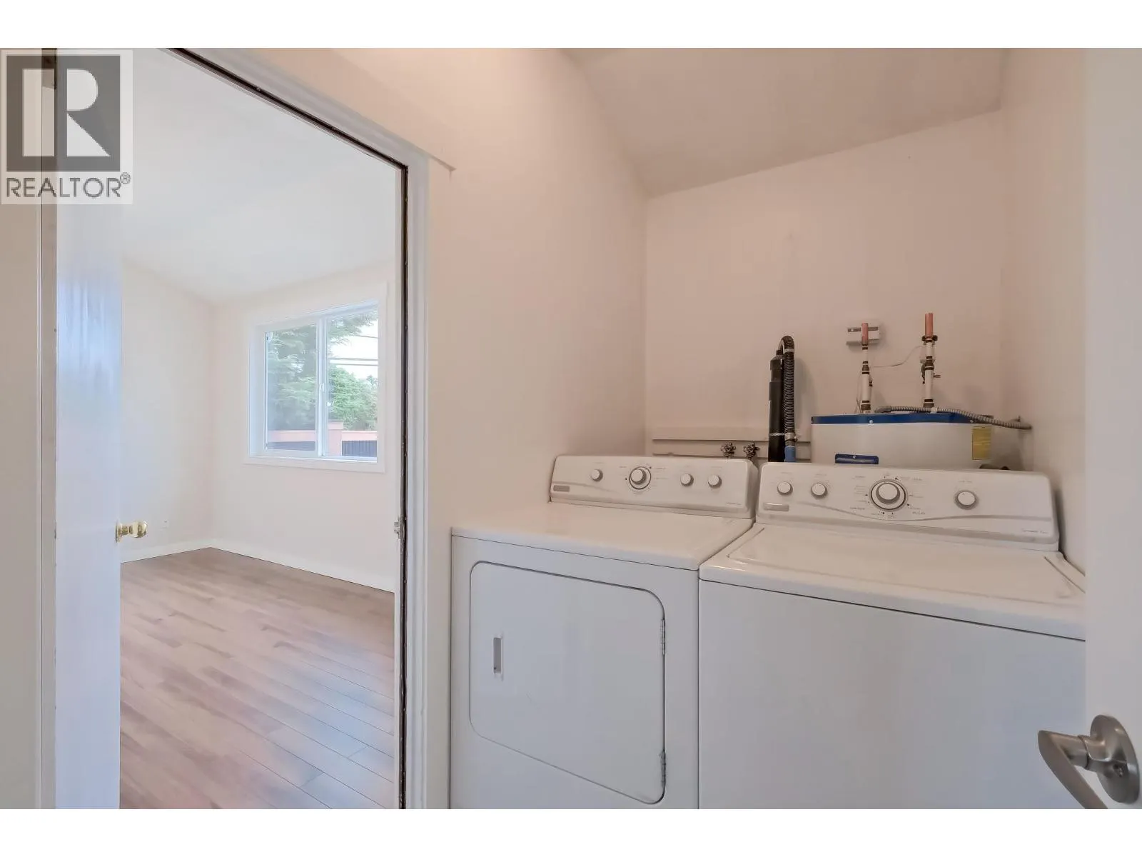 260 Upper Bench Road North