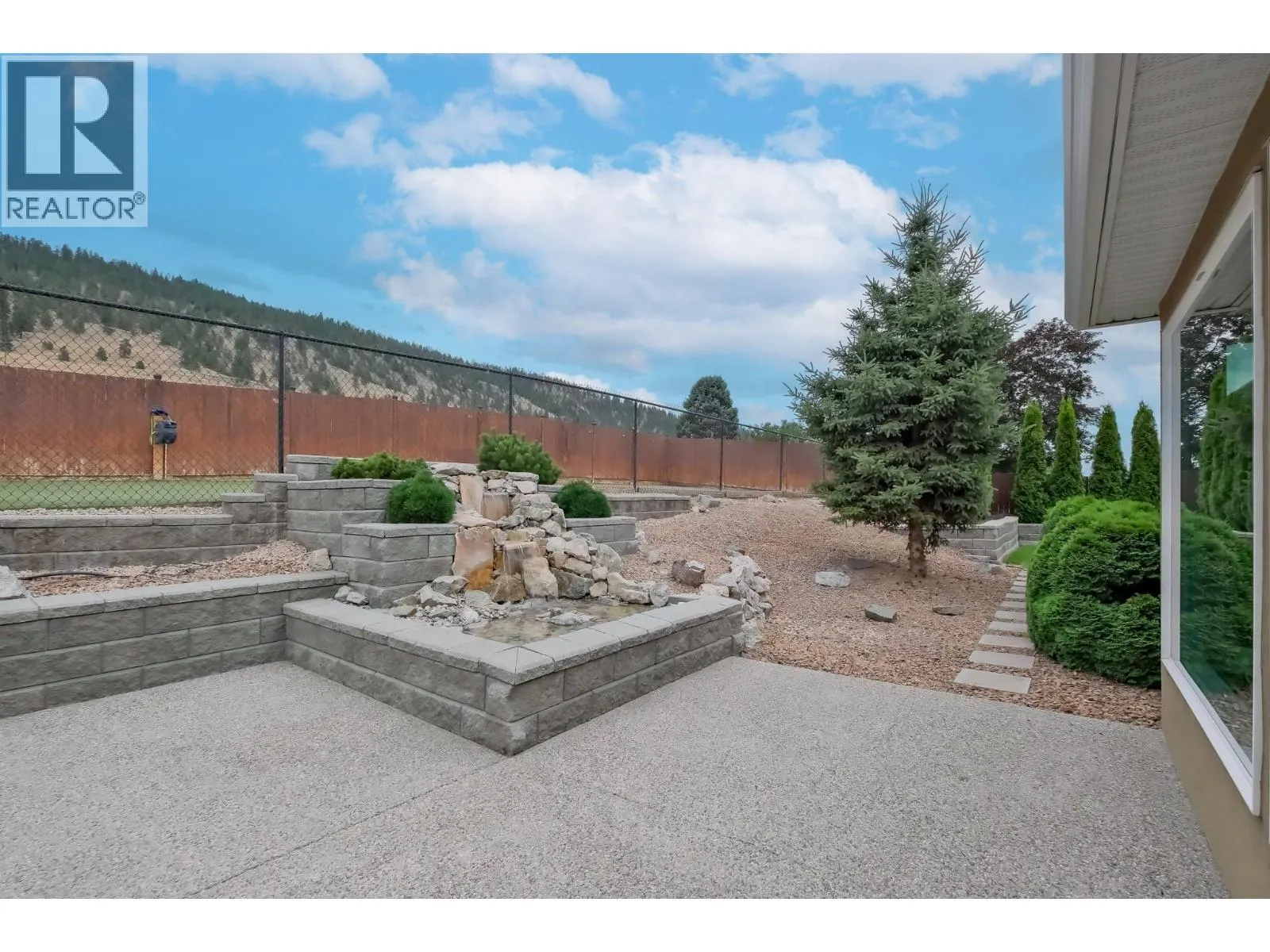 260 Upper Bench Road North