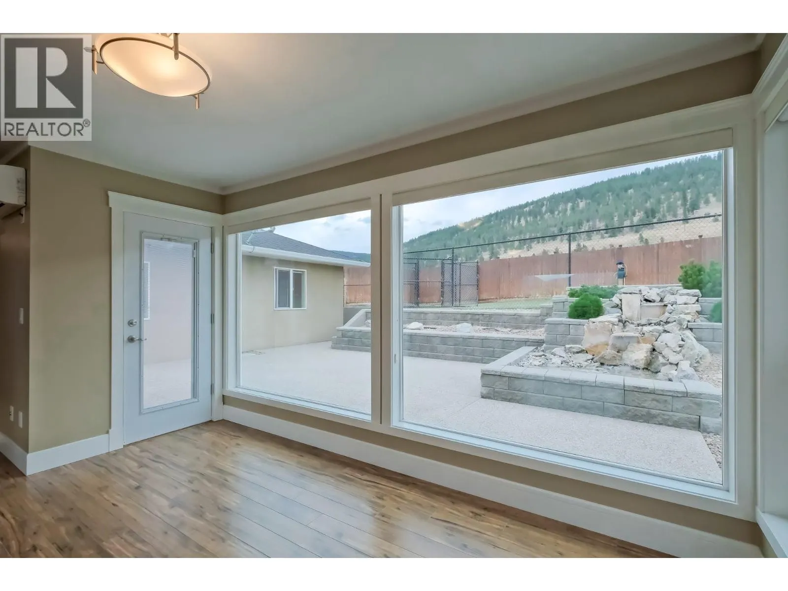 260 Upper Bench Road North