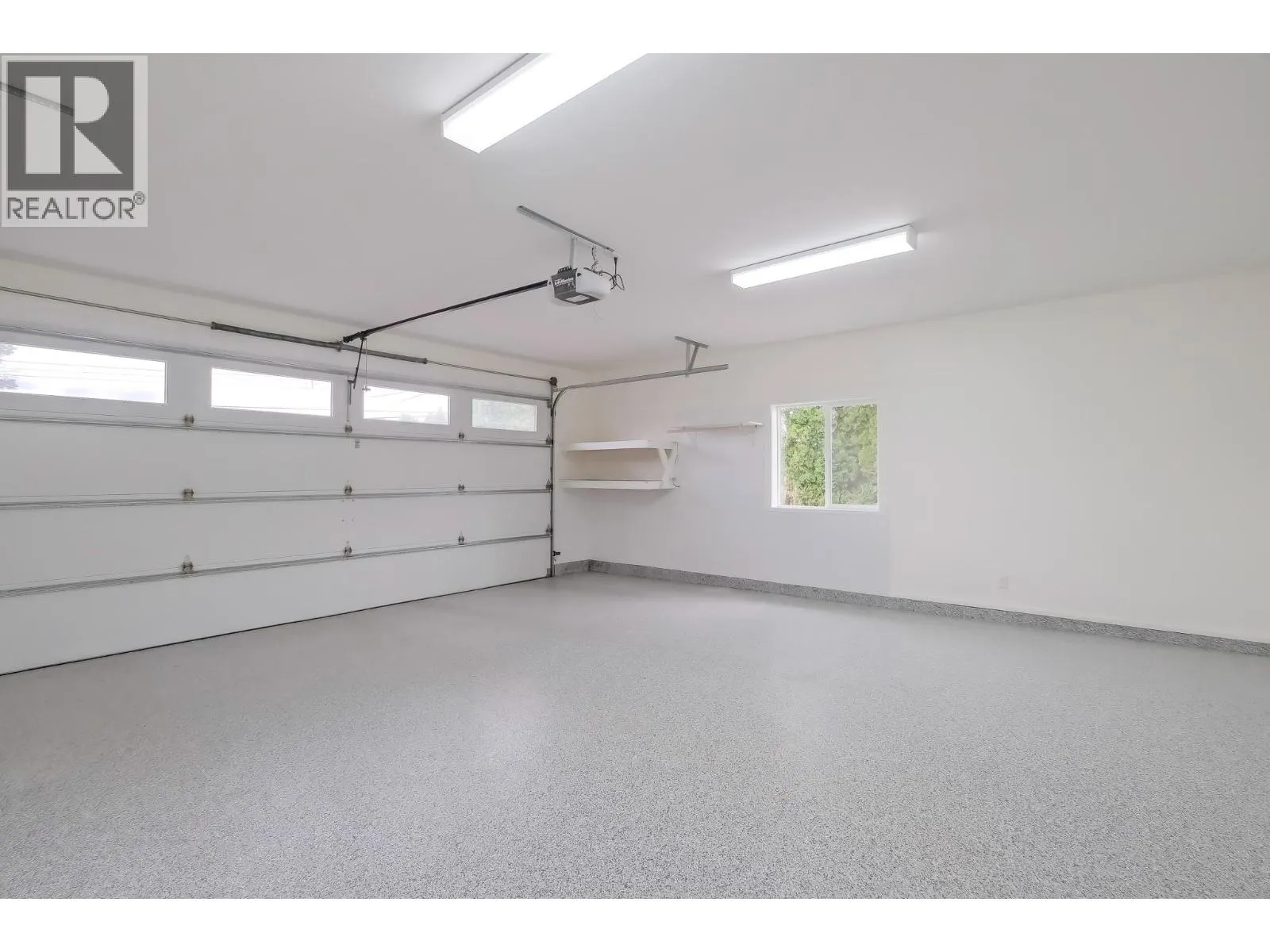 260 Upper Bench Road North