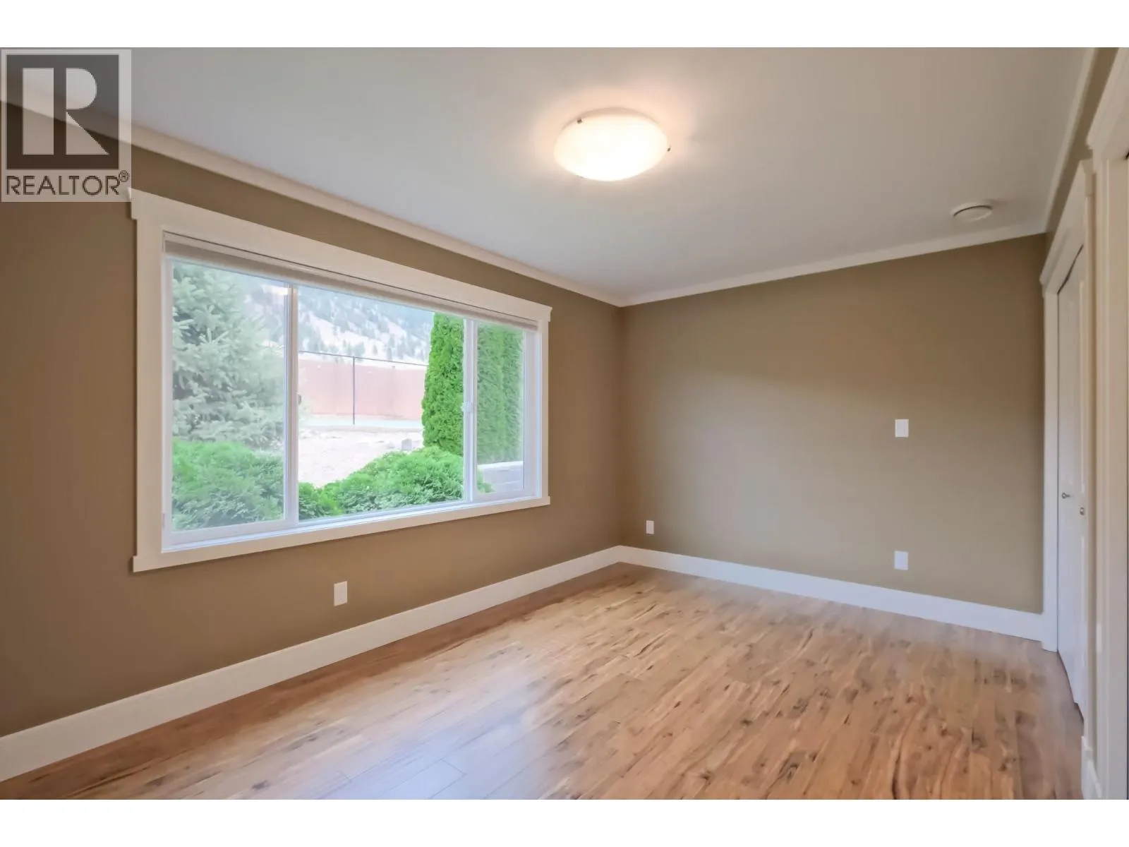 260 Upper Bench Road North