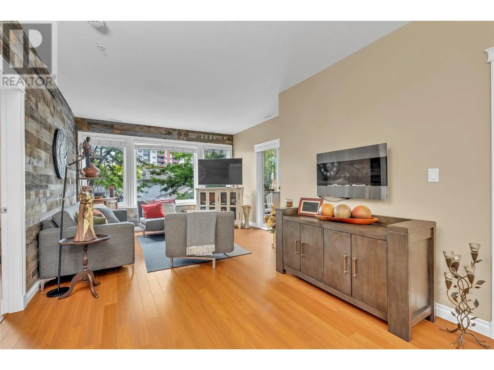 3313 Wilson Street Unit# 207