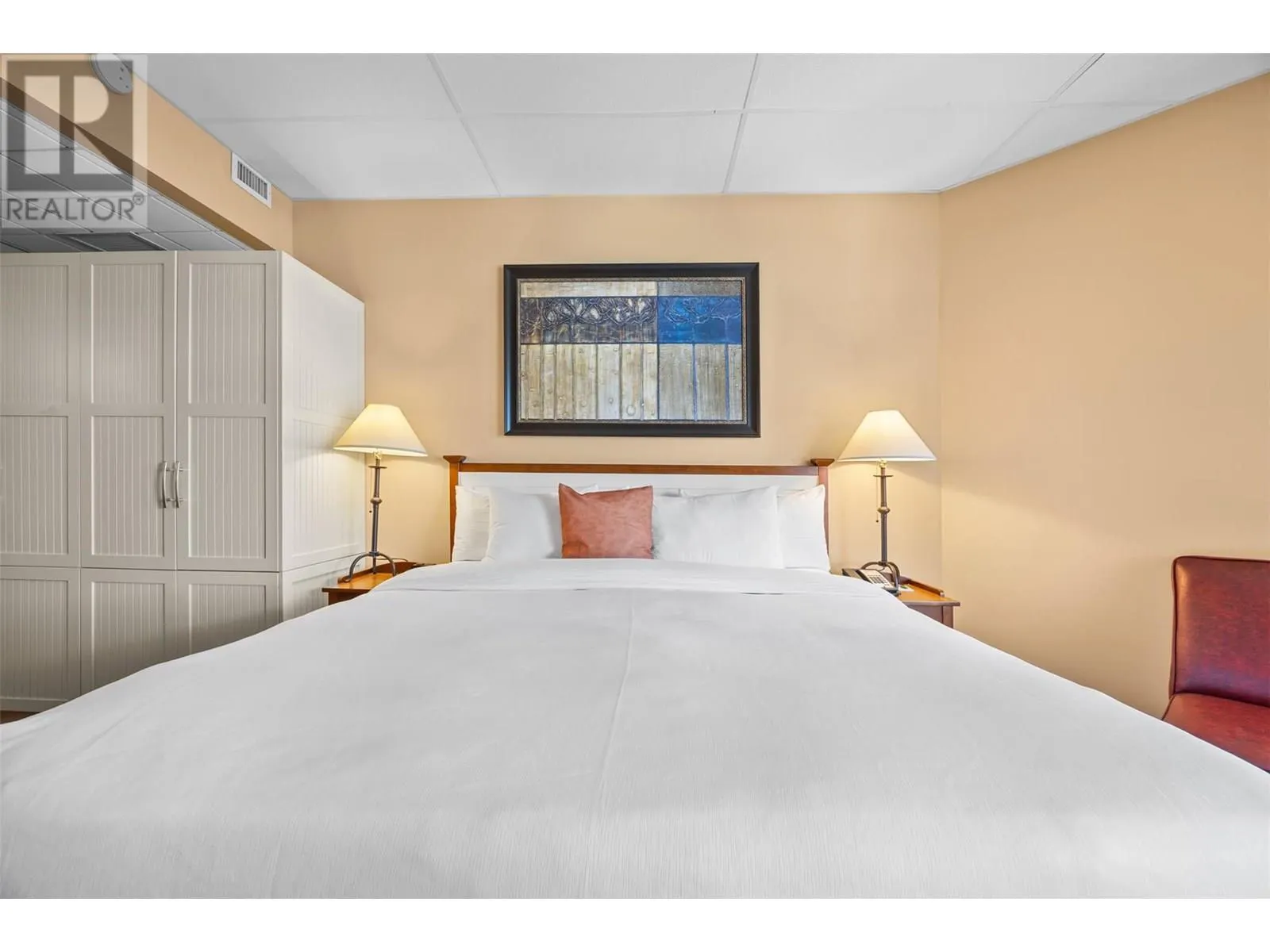 12811 Lakeshore Drive S Unit# 633/634