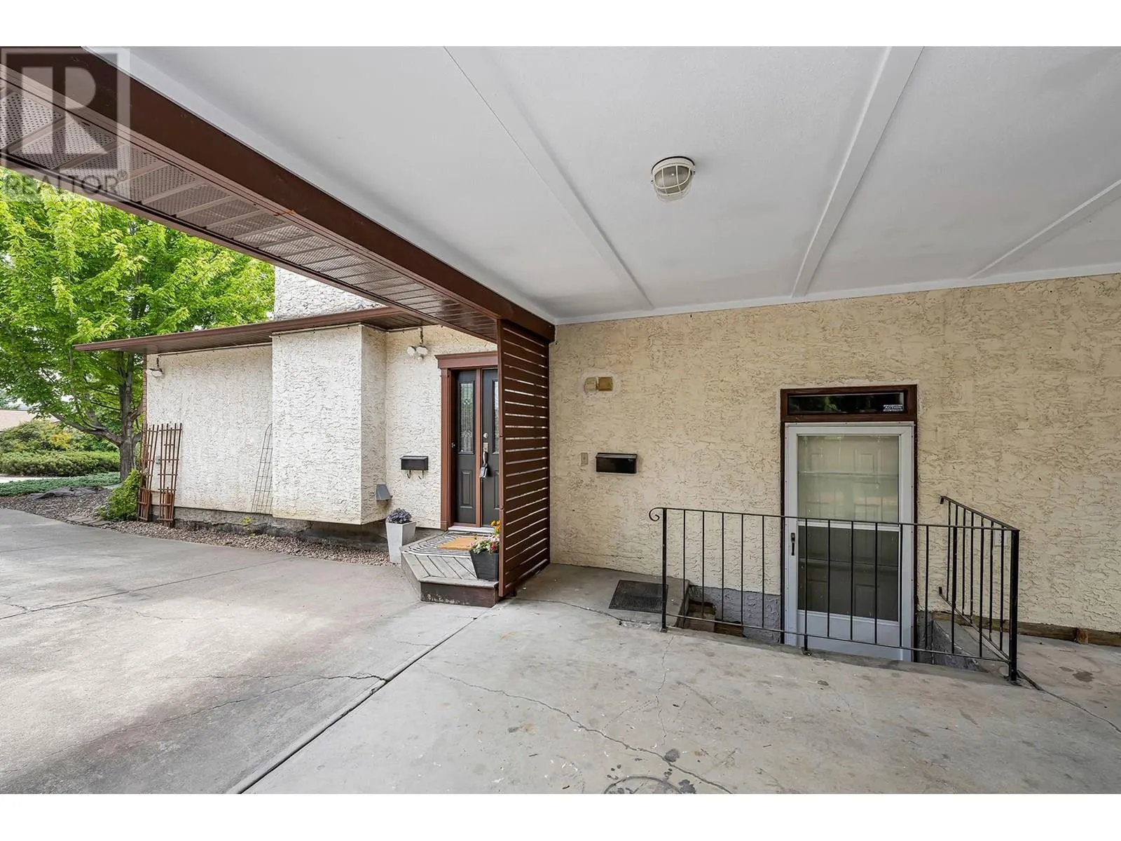 2916 Allenby Way