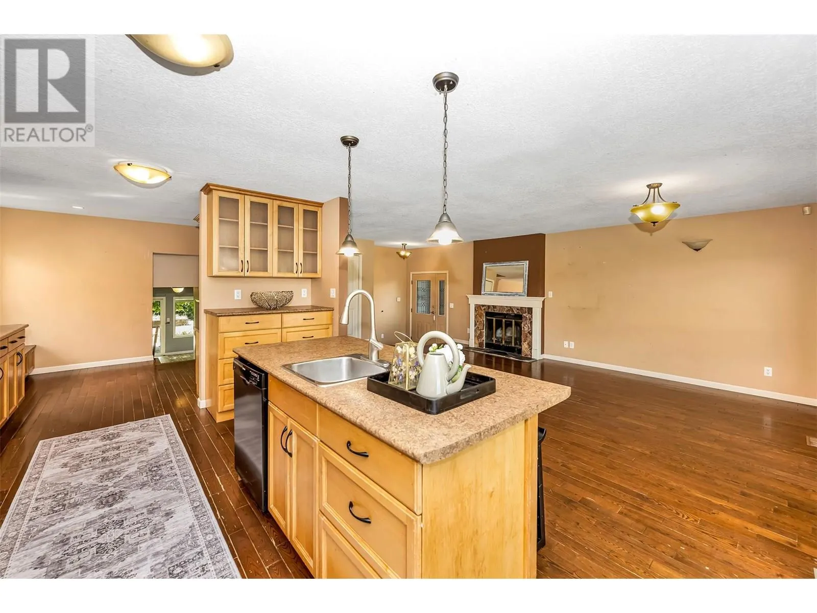 2916 Allenby Way