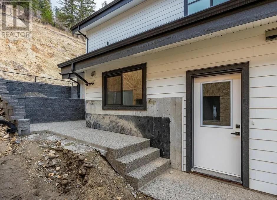 1221 Lone Pine Drive