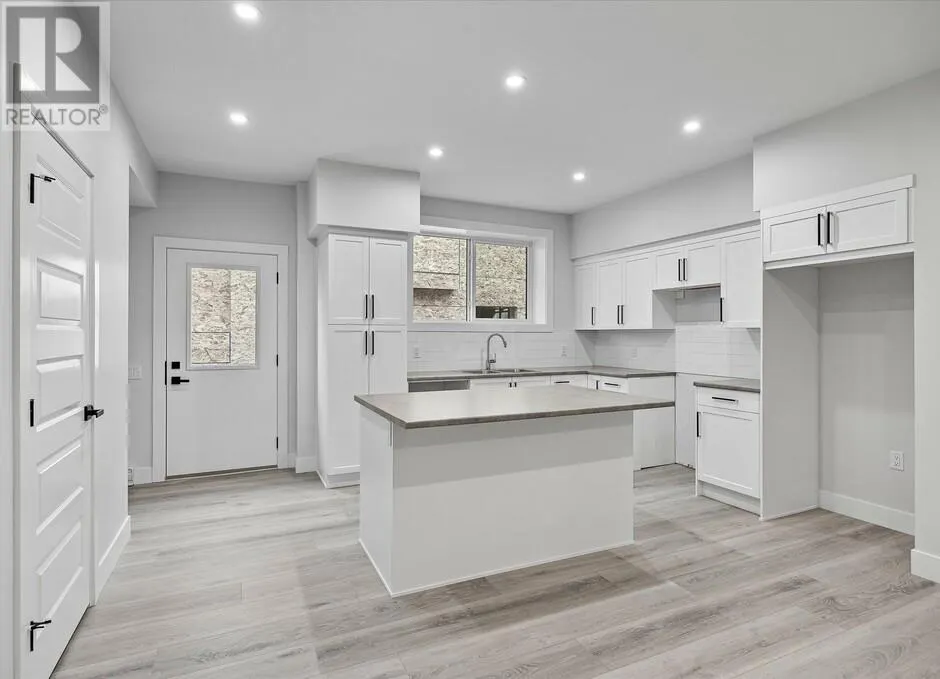 1221 Lone Pine Drive