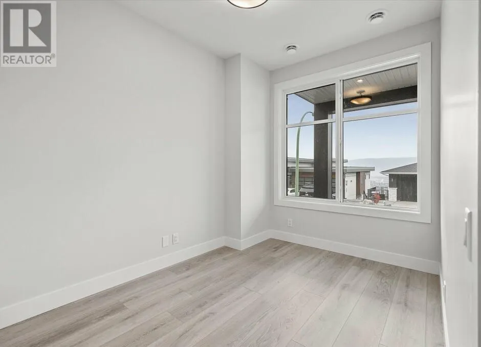 1221 Lone Pine Drive