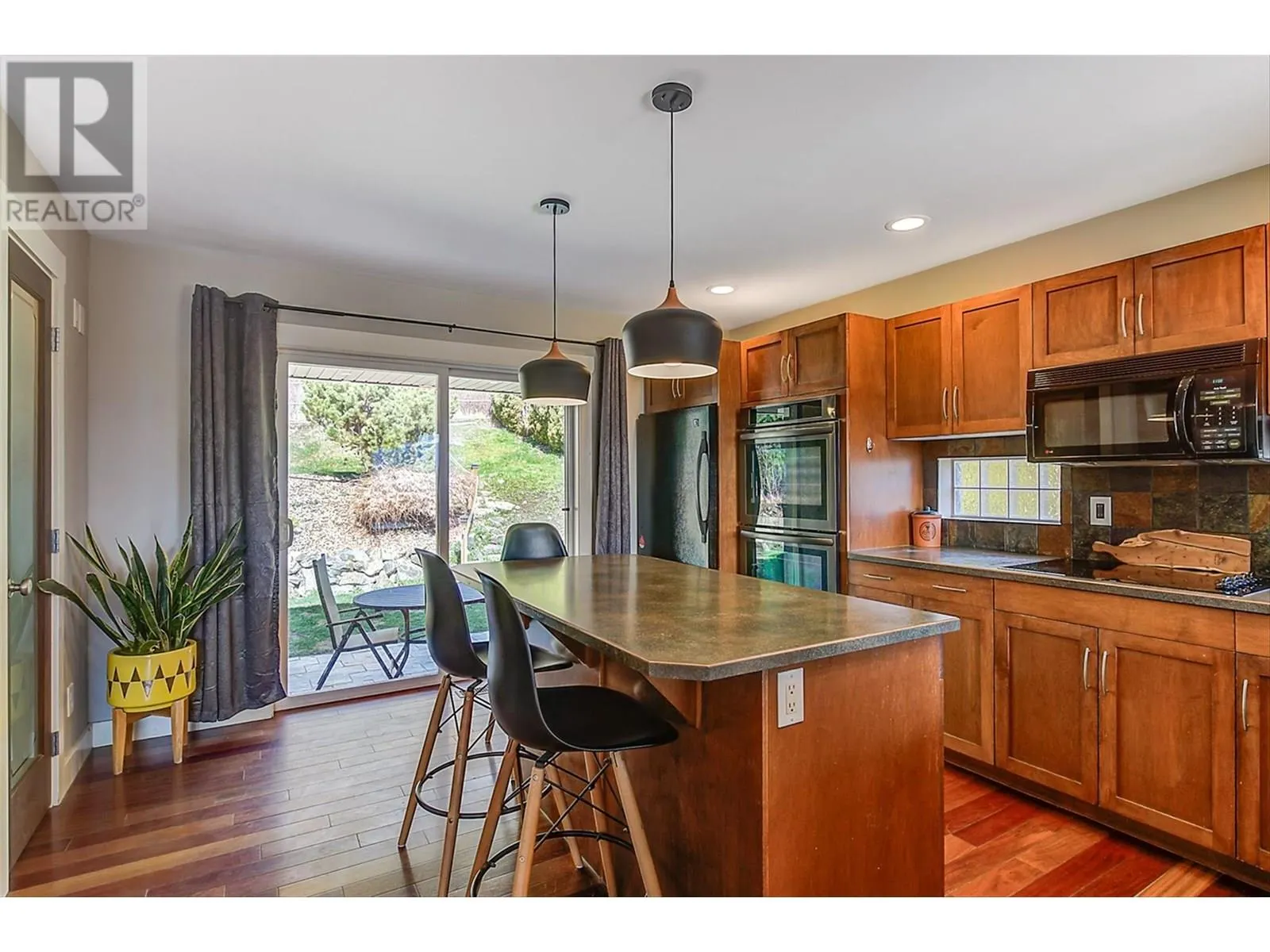 3065 Lakeview Cove Road