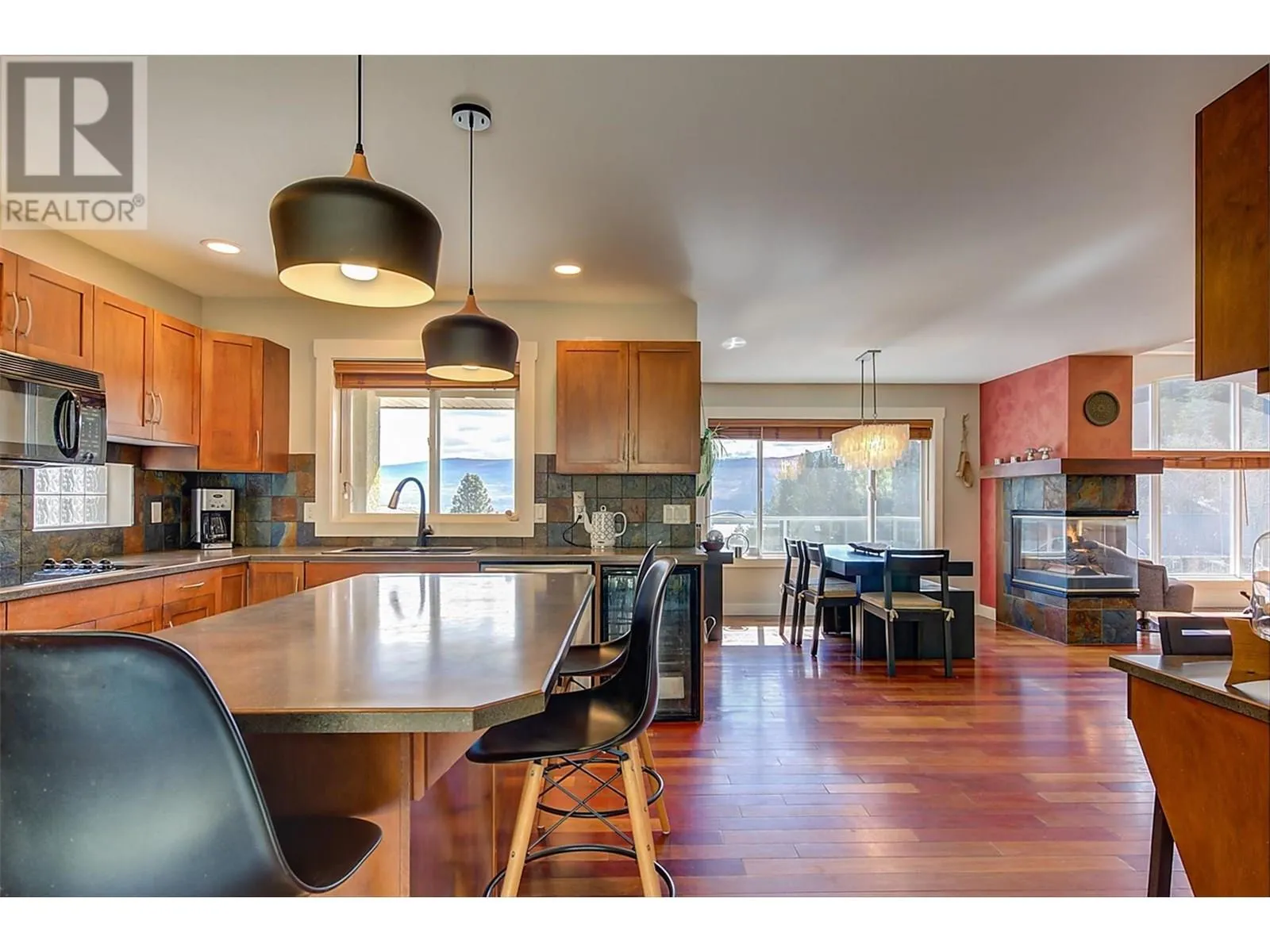3065 Lakeview Cove Road